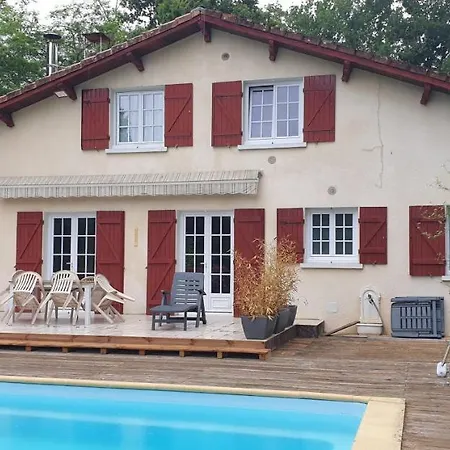 Maison Au Calme Avec Piscine Дом отдыха *