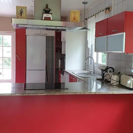 Дом отдыха Maison Au Calme Avec Piscine *