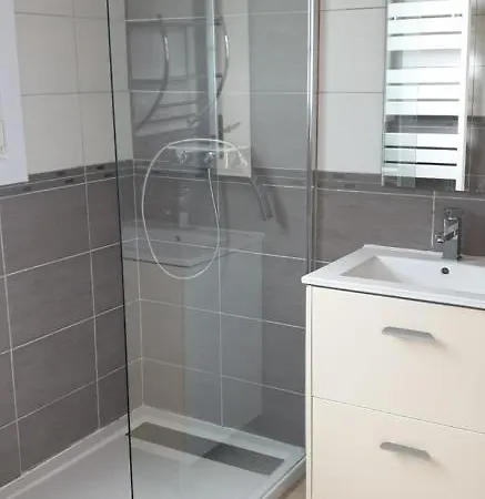 Дом отдыха Maison Au Calme Avec Piscine Vertheuil-en-Medoc